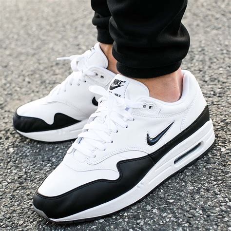 nike air max zwart wirt|Nike Air Max 1 swoosh.